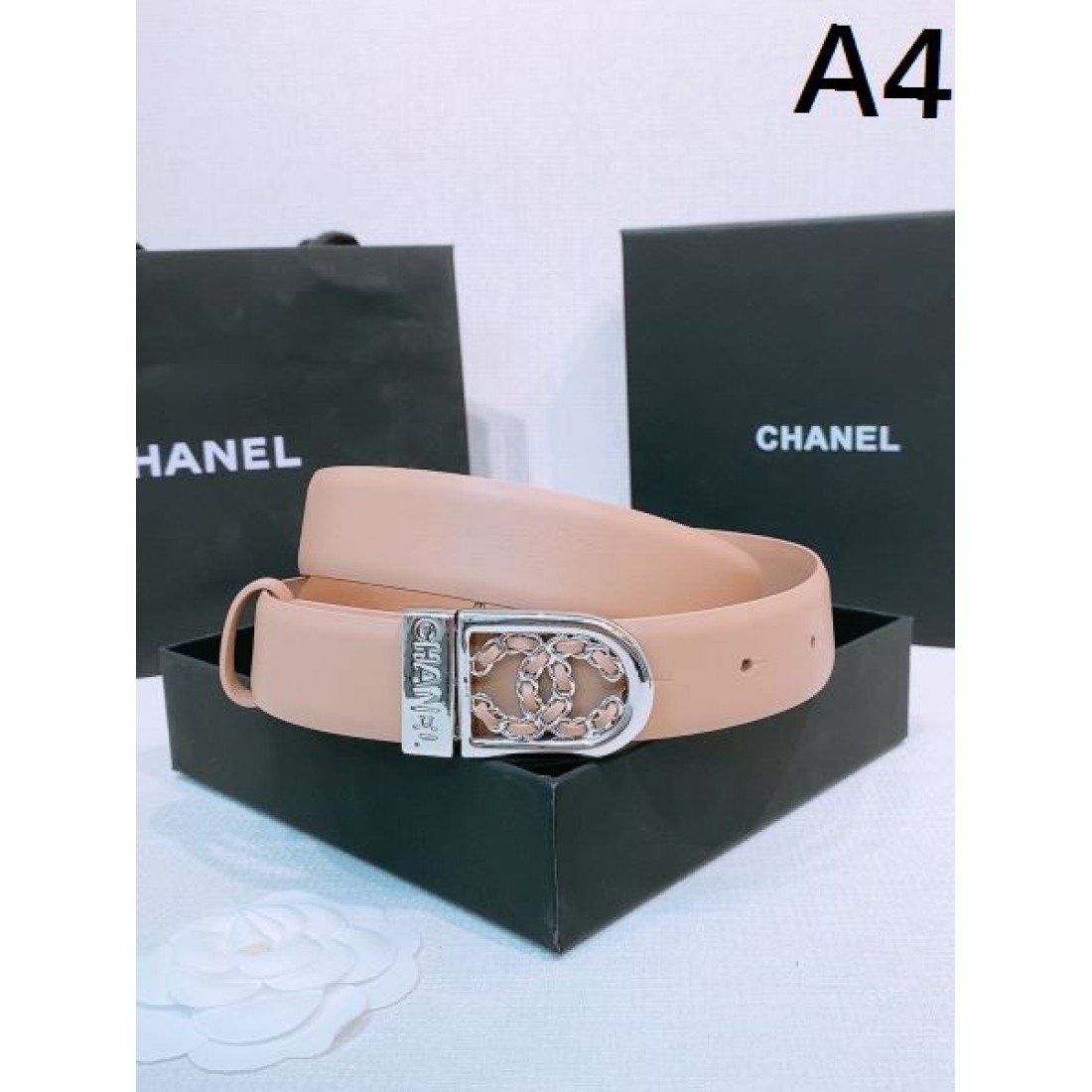 CHANEL シャネル スーパーコピー ベルト モードで洗練された雰囲気に