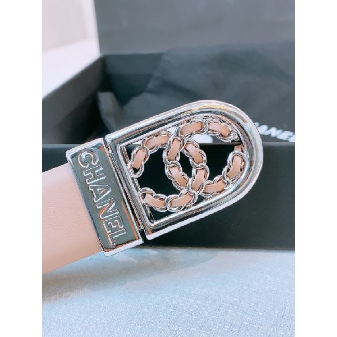CHANEL シャネル スーパーコピー ベルト モードで洗練された雰囲気に