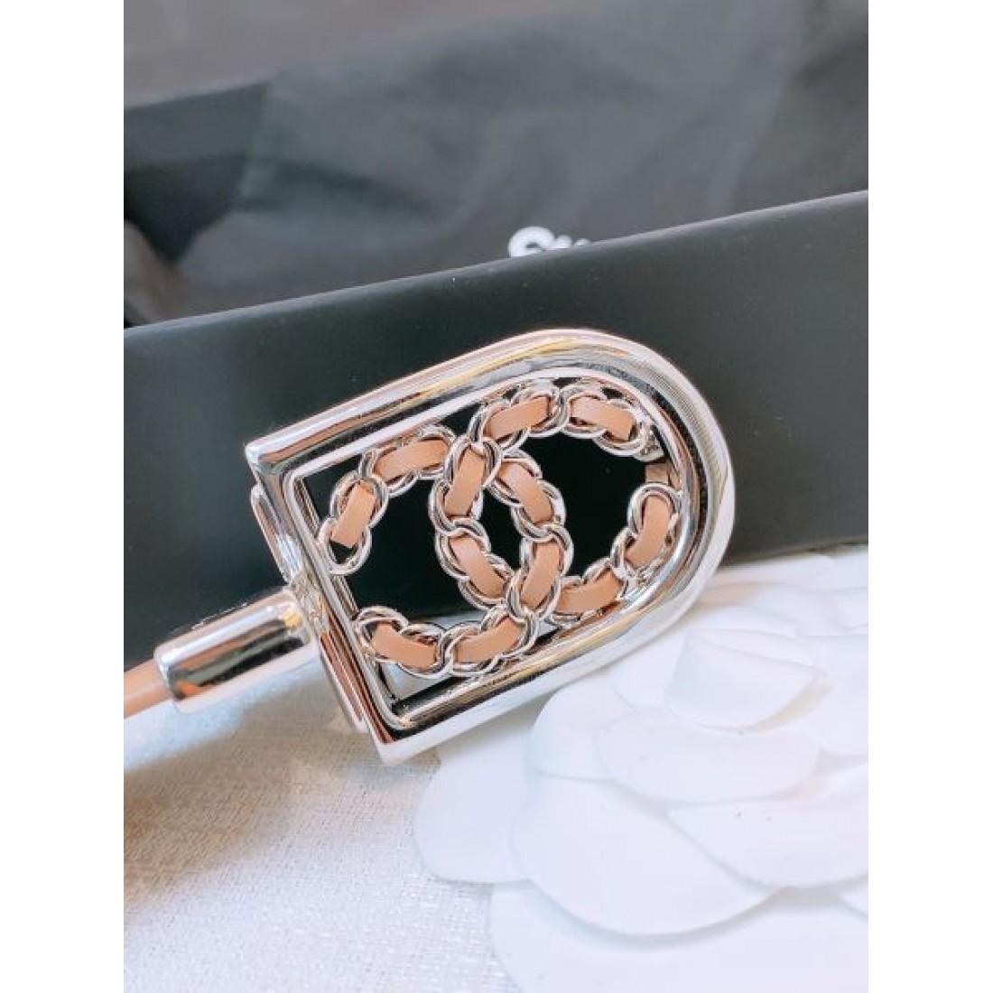CHANEL シャネル スーパーコピー ベルト モードで洗練された雰囲気に