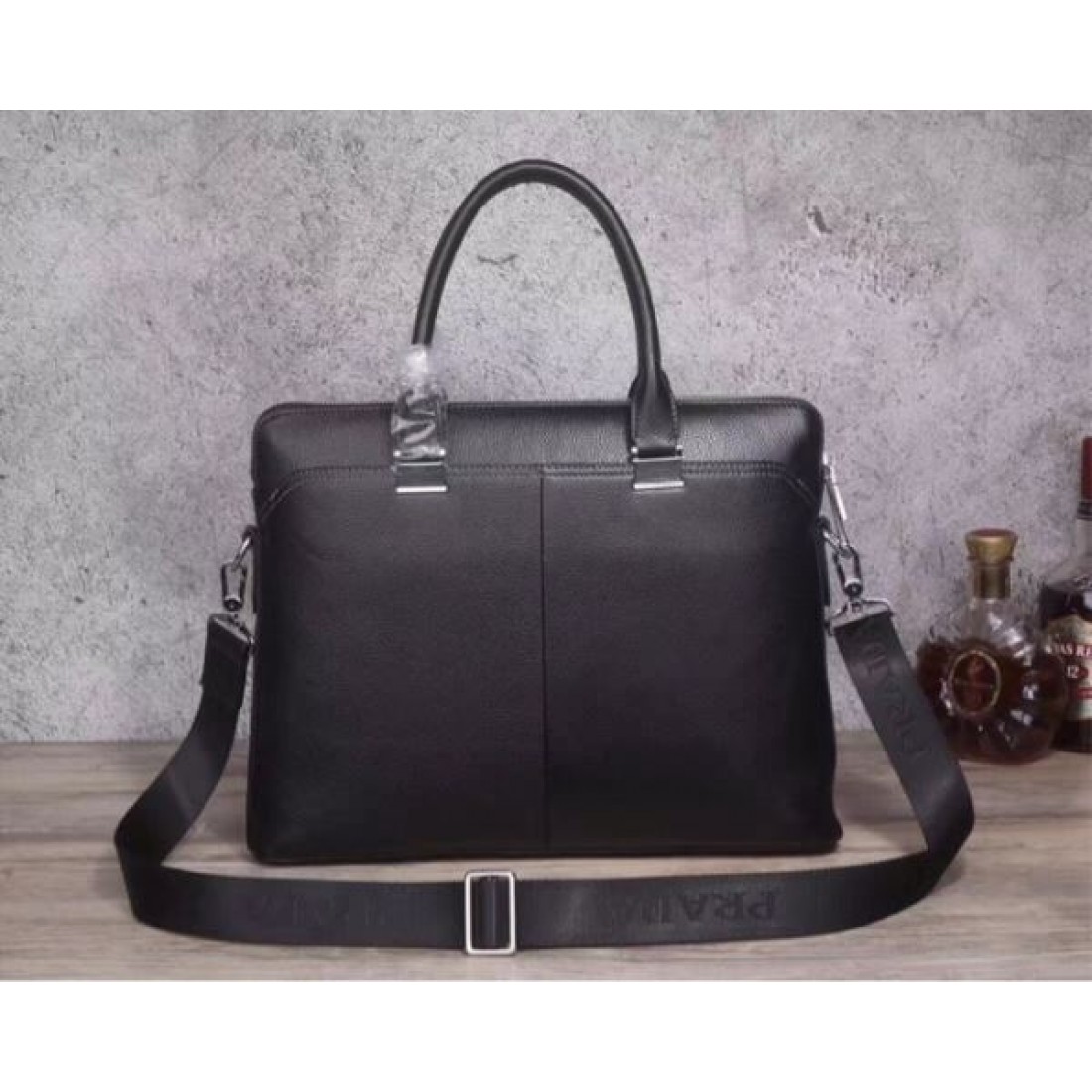 プラダ コピー ブリーフケース PRADA 洗練された都会的な雰囲気でビジネスに最適