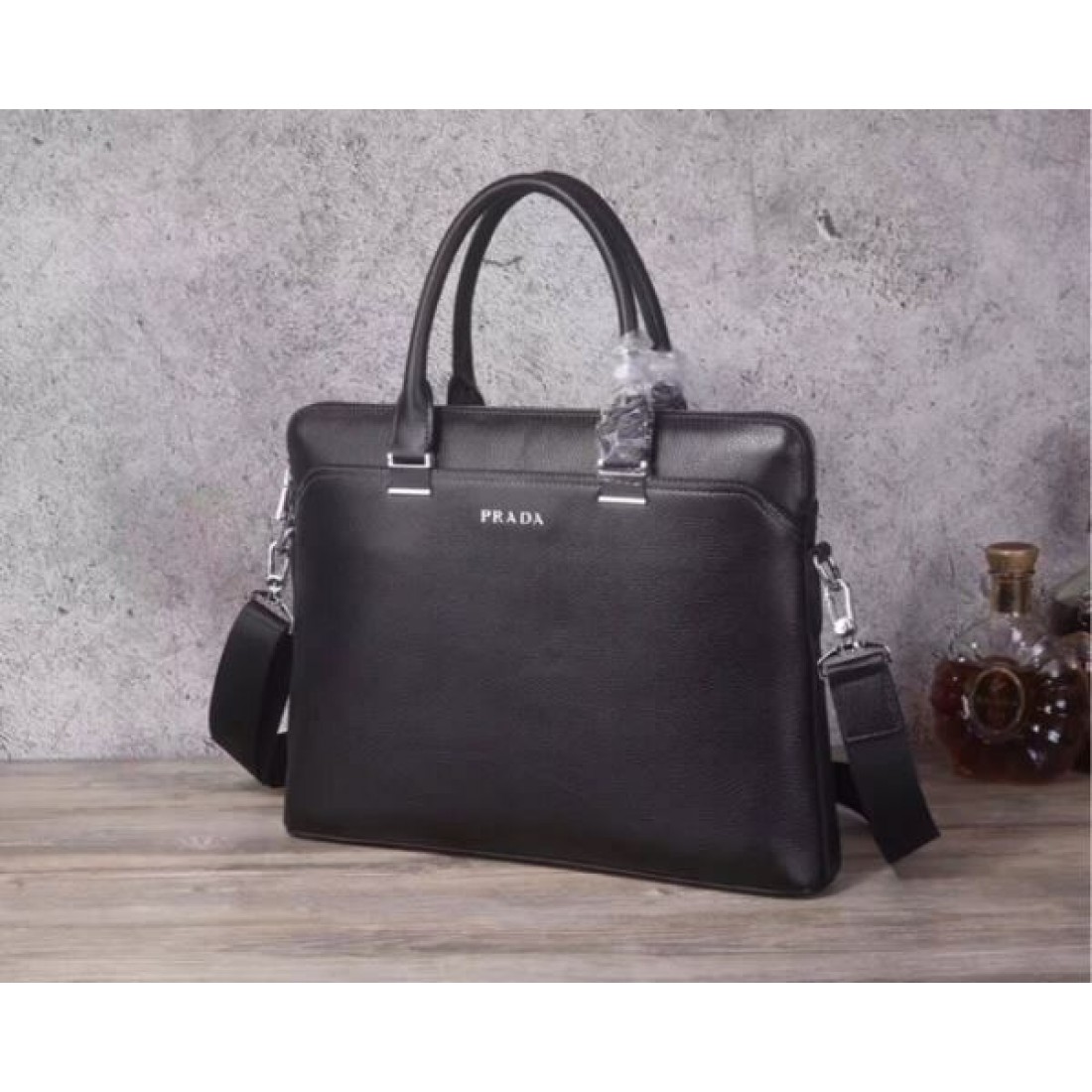プラダ コピー ブリーフケース PRADA 洗練された都会的な雰囲気でビジネスに最適