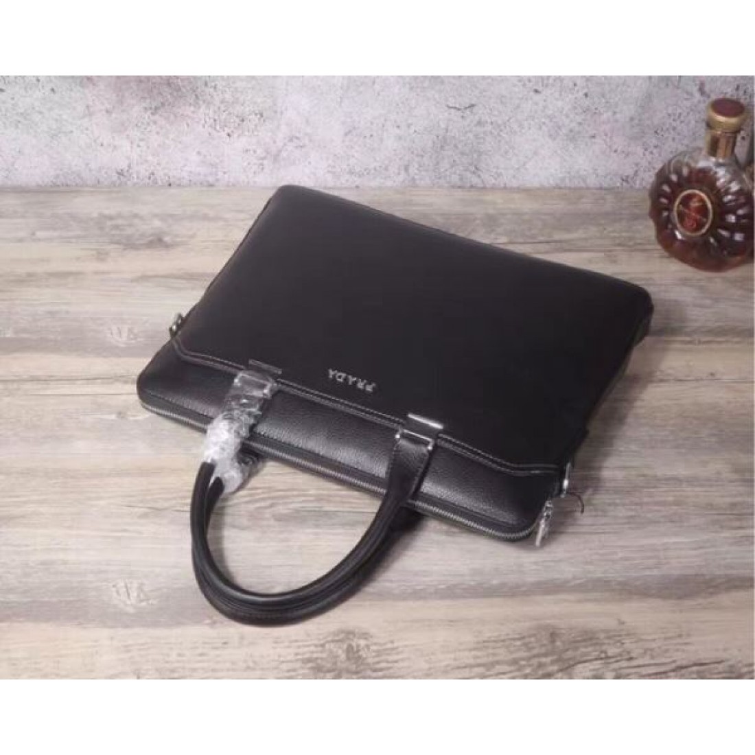 プラダ コピー ブリーフケース PRADA 洗練された都会的な雰囲気でビジネスに最適