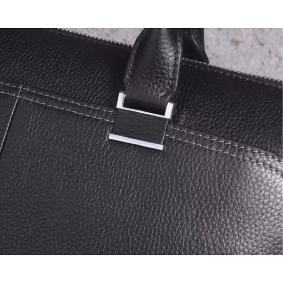 プラダ コピー ブリーフケース PRADA 洗練された都会的な雰囲気でビジネスに最適