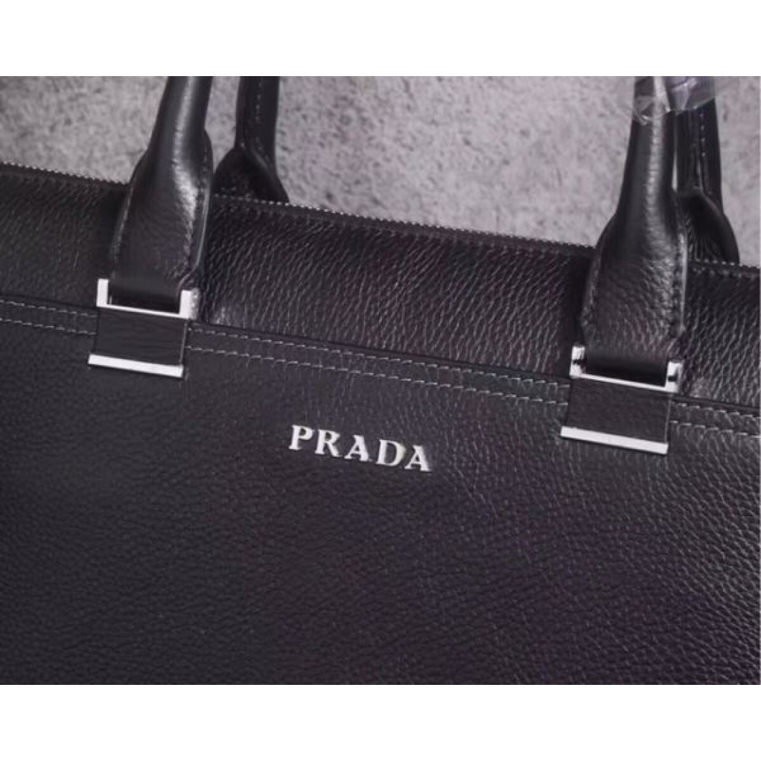 プラダ コピー ブリーフケース PRADA 洗練された都会的な雰囲気でビジネスに最適