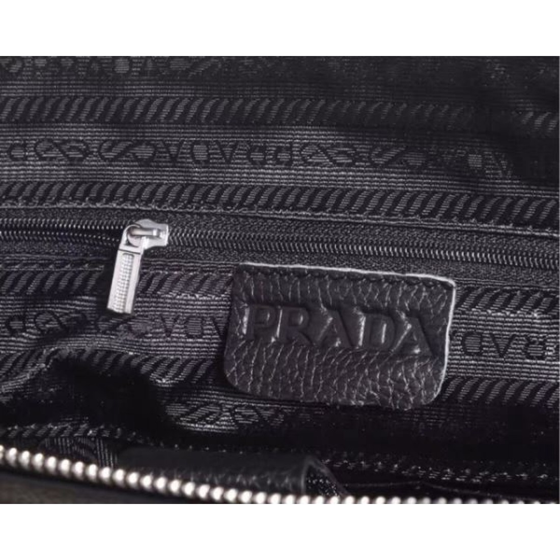 プラダ コピー ブリーフケース PRADA 洗練された都会的な雰囲気でビジネスに最適