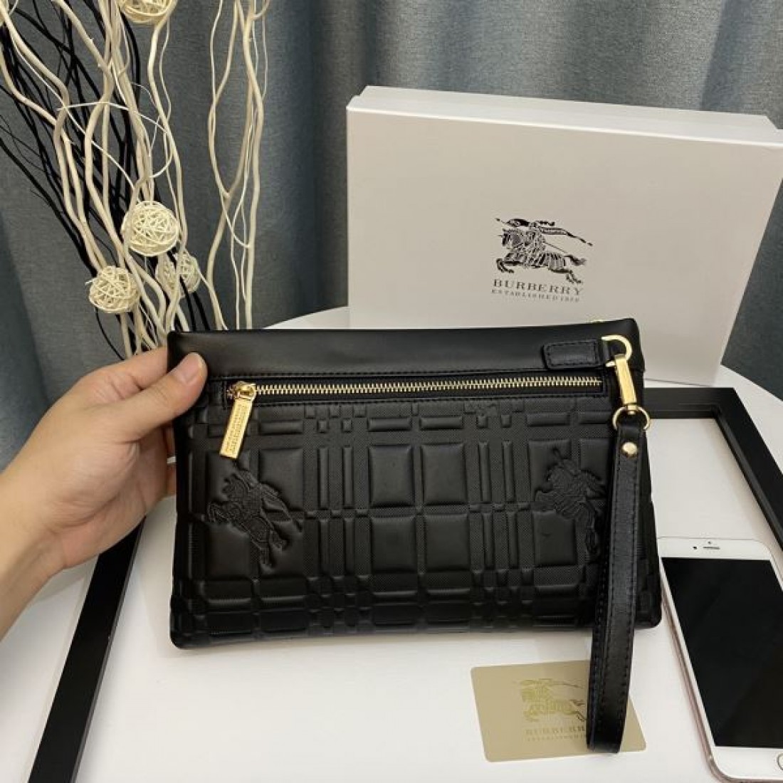 バーバリー コピー クラッチバッグ BURBERRY 上品でクラシカルな印象