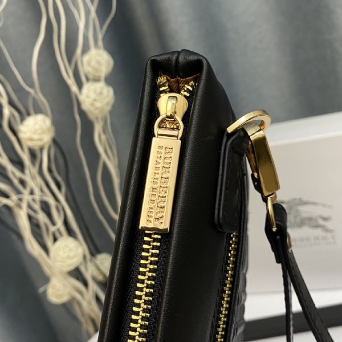 バーバリー コピー クラッチバッグ BURBERRY 上品でクラシカルな印象