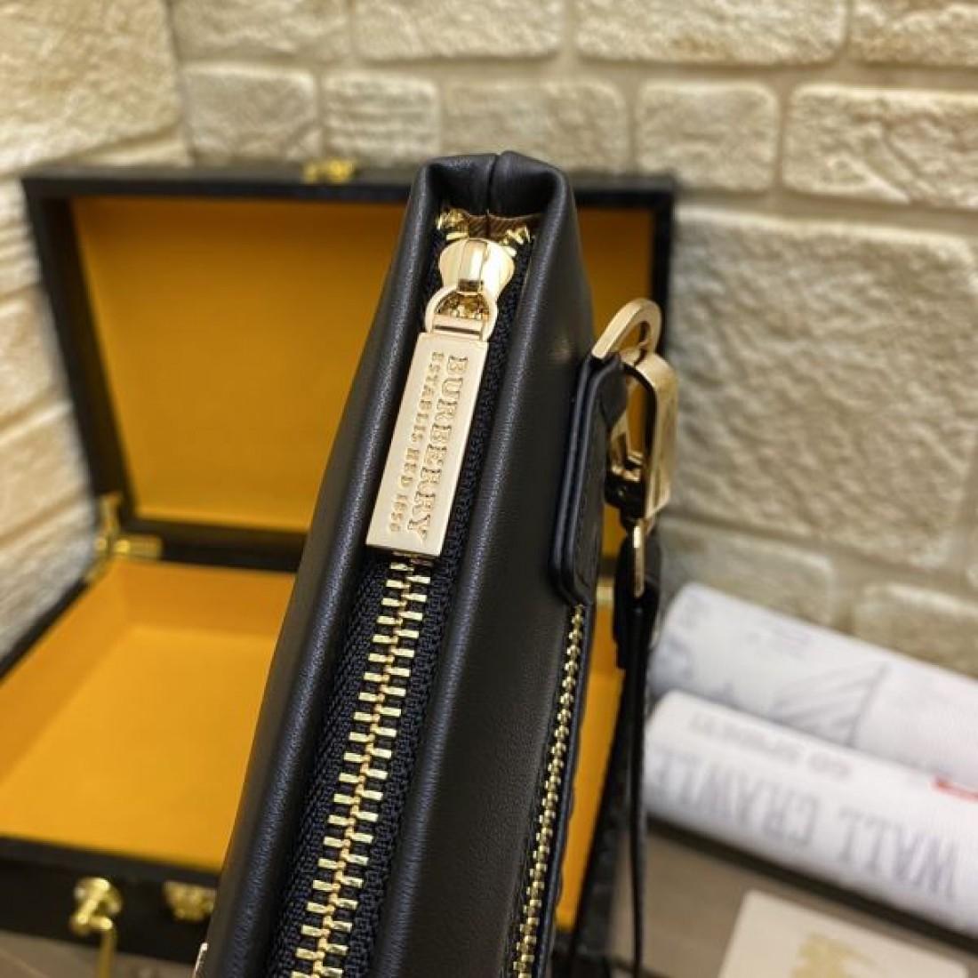 シンプルで上品な BURBERRY バーバリー コピー クラッチバッグ 大人に人気