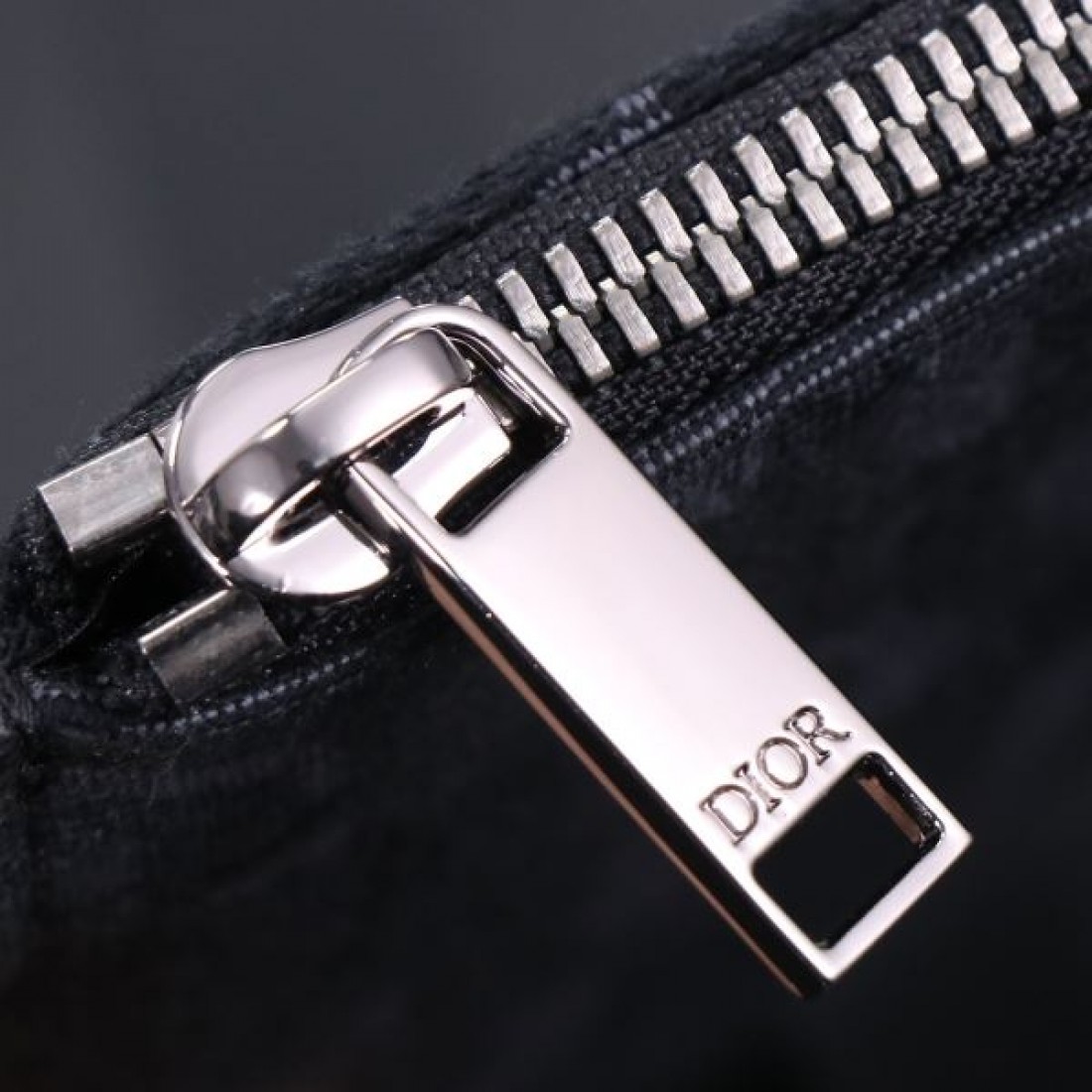 高級感を放つ ディオール コピー クラッチバッグ DIOR 大人の雰囲気