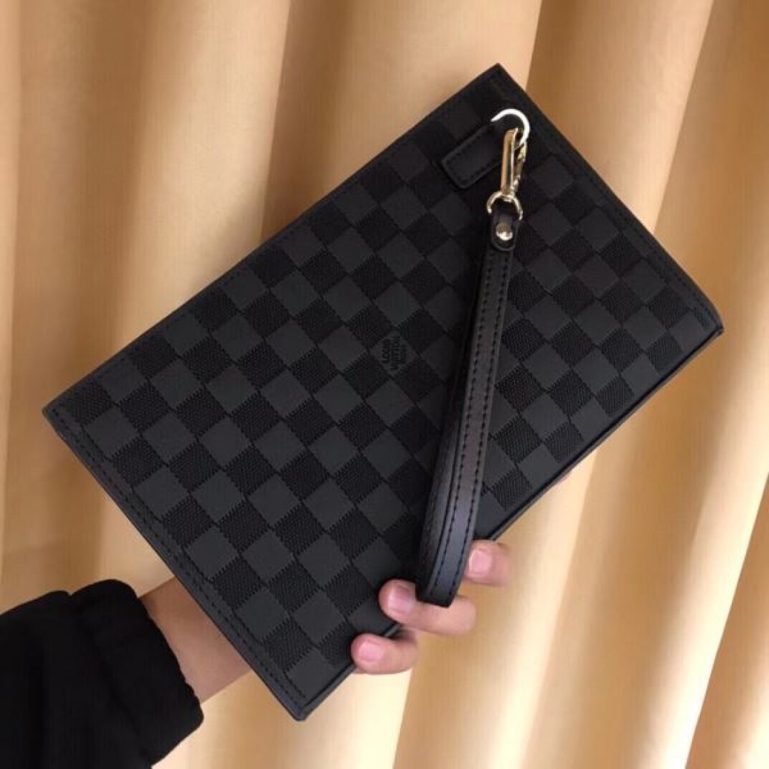 LOUIS VUITTON ルイヴィトン コピー クラッチバッグ 洗練されたスタイリッシュな一品
