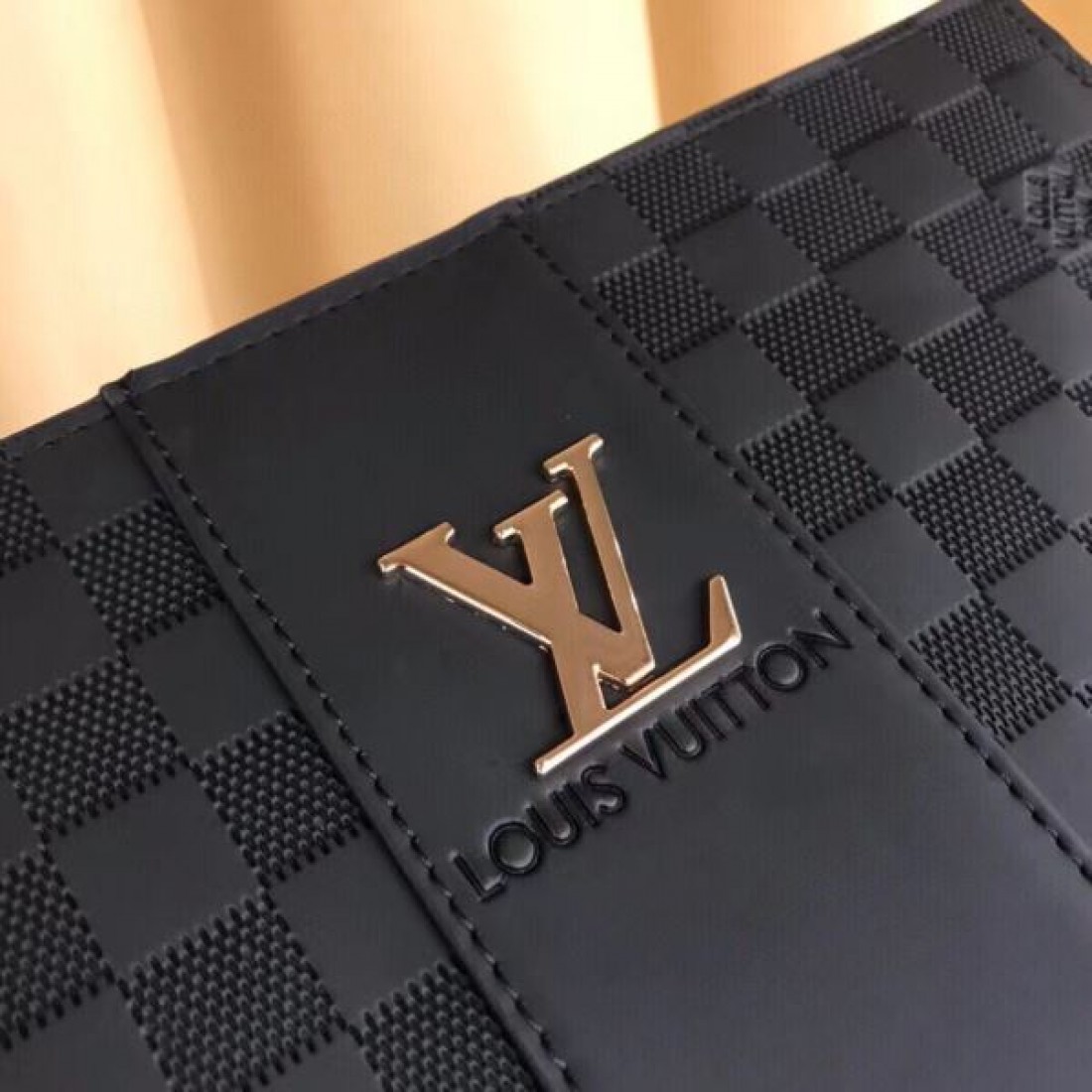 LOUIS VUITTON ルイヴィトン コピー クラッチバッグ 洗練されたスタイリッシュな一品