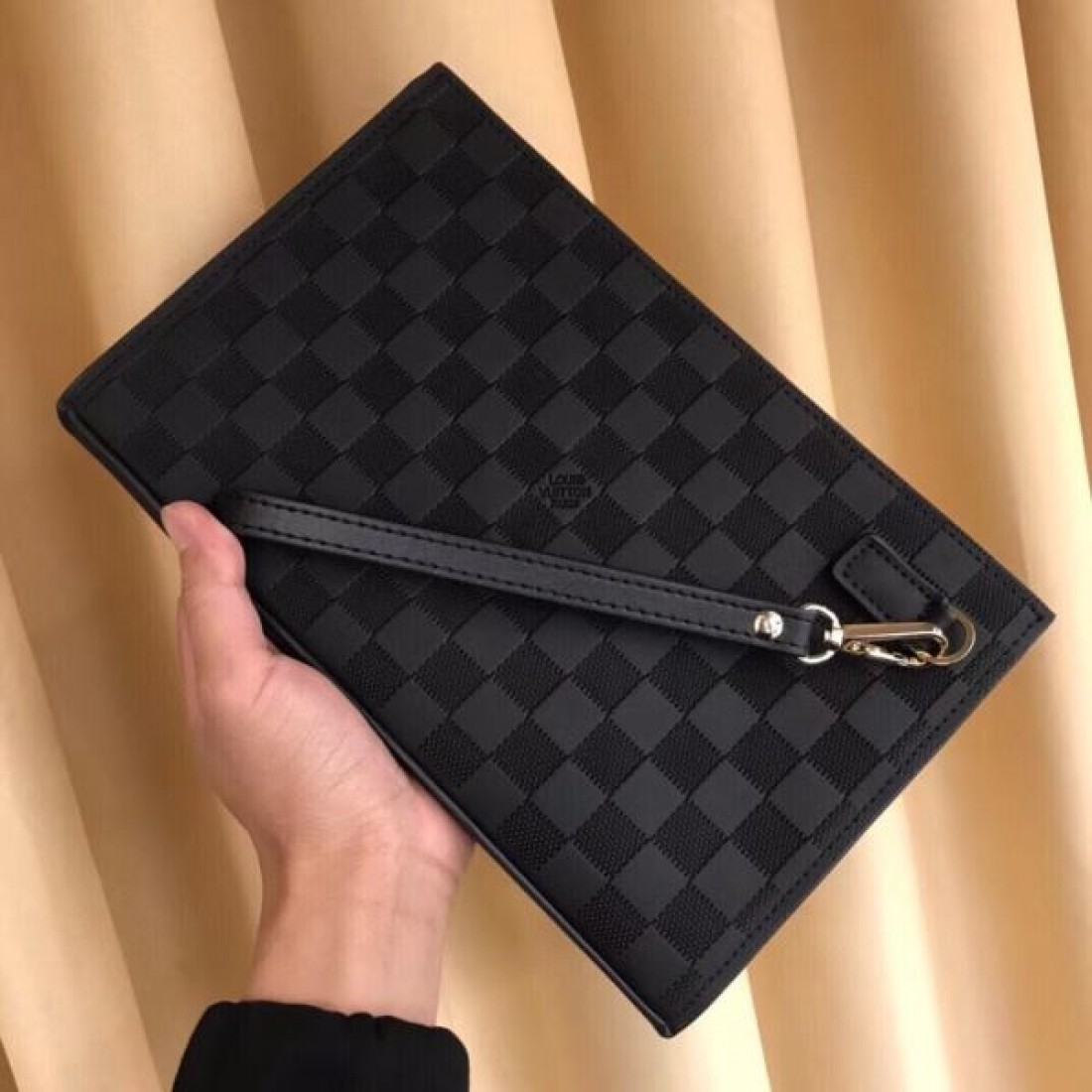 LOUIS VUITTON ルイヴィトン コピー クラッチバッグ 洗練されたスタイリッシュな一品