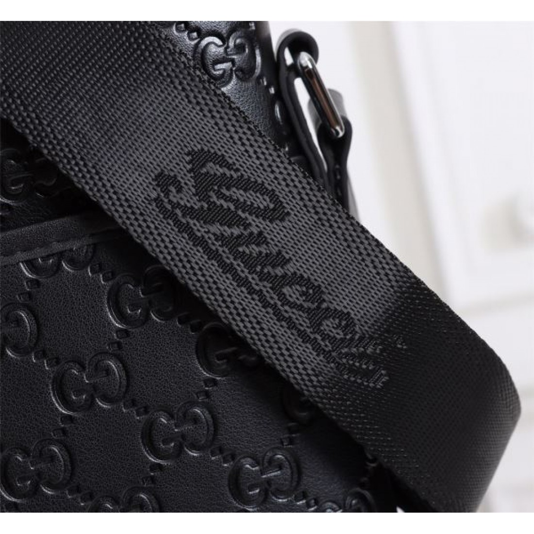 上品で都会的な GUCCI グッチ コピー ショルダーバッグ 洗練された印象に