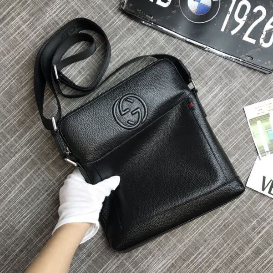 モダンで都会的な GUCCI グッチ コピー ショルダーバッグ 大人のおしゃれに最適