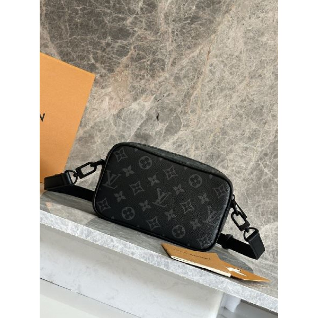 ルイヴィトン コピー ショルダーバッグ LOUIS VUITTON 華やかで魅力的なデザイン