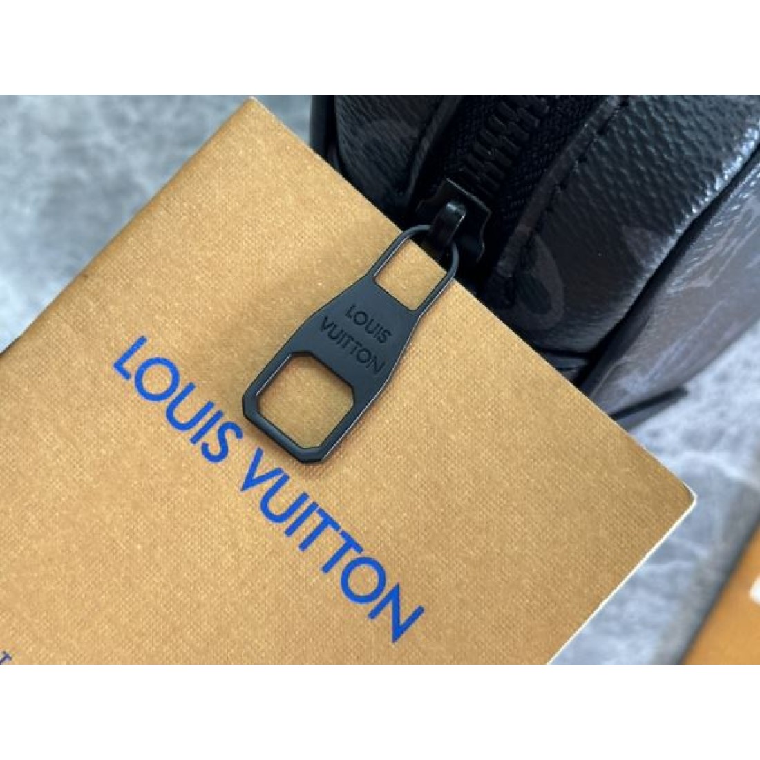 ルイヴィトン コピー ショルダーバッグ LOUIS VUITTON 華やかで魅力的なデザイン