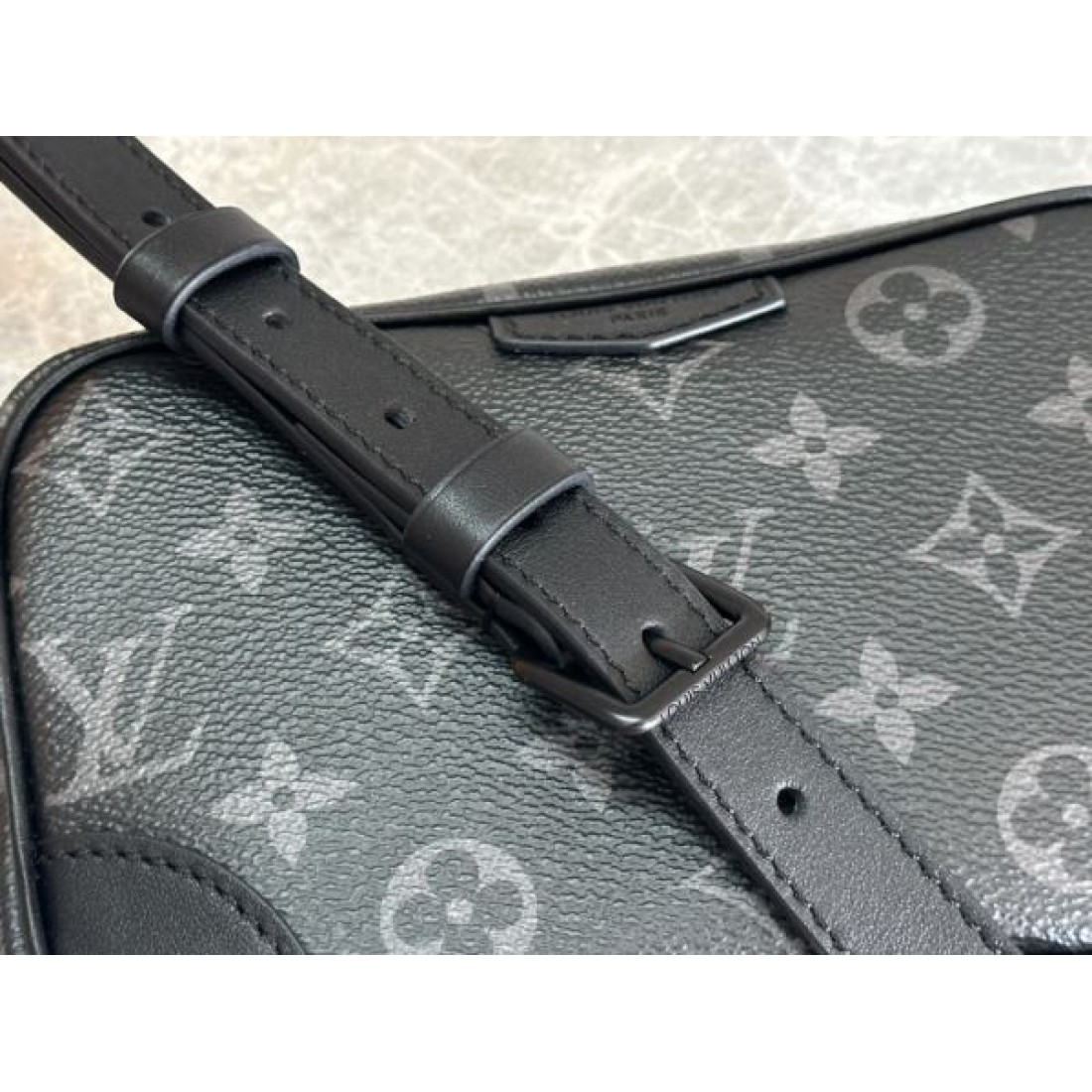 ルイヴィトン コピー ショルダーバッグ LOUIS VUITTON 華やかで魅力的なデザイン