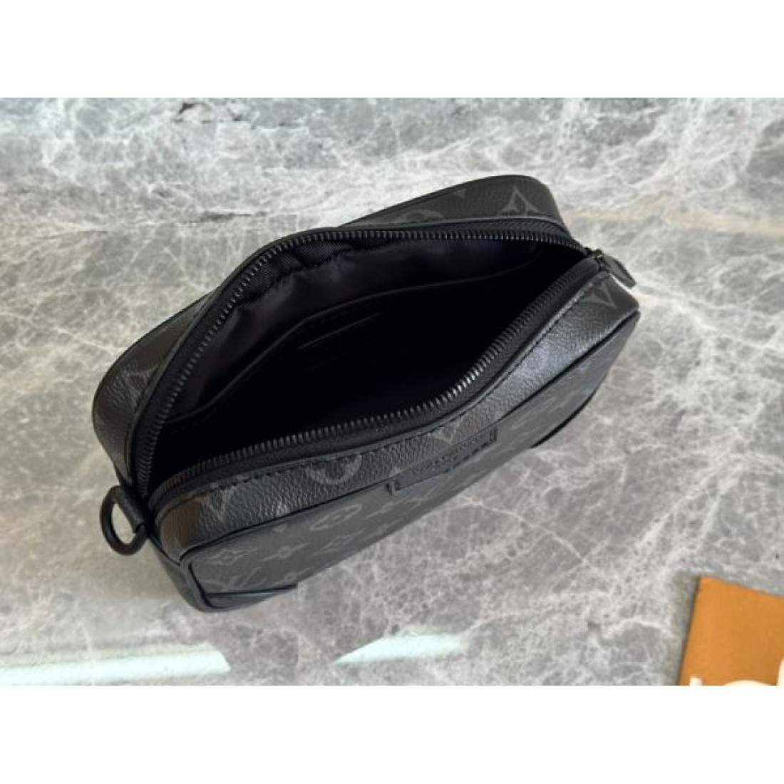 ルイヴィトン コピー ショルダーバッグ LOUIS VUITTON 華やかで魅力的なデザイン