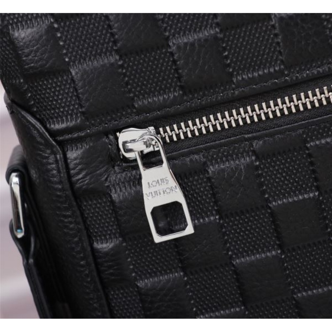 洗練されたデザイン ルイヴィトン コピー ショルダーバッグ LOUIS VUITTON エレガントな印象