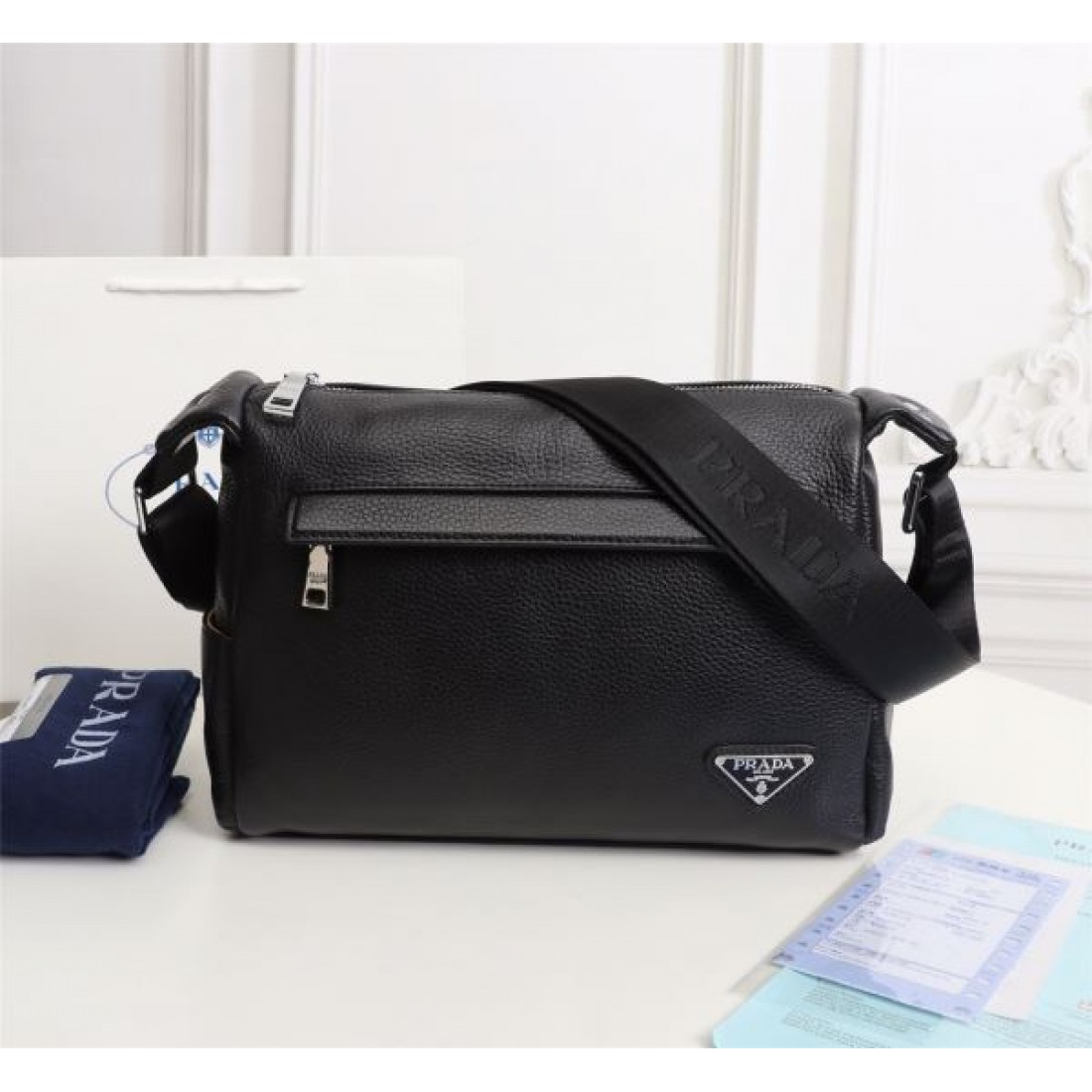 PRADA プラダ コピー ショルダーバッグ シンプルで実用的な人気モデル