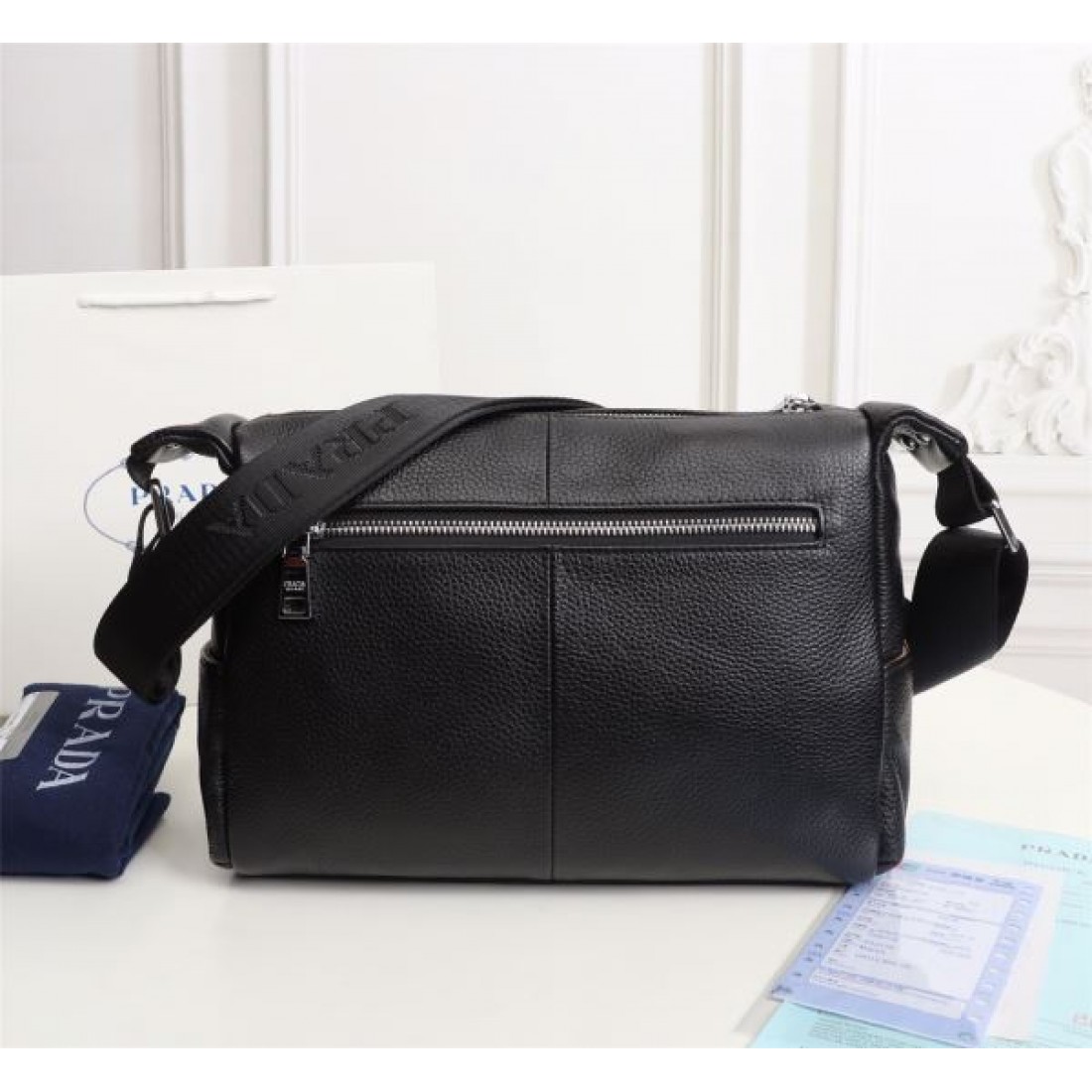 PRADA プラダ コピー ショルダーバッグ シンプルで実用的な人気モデル