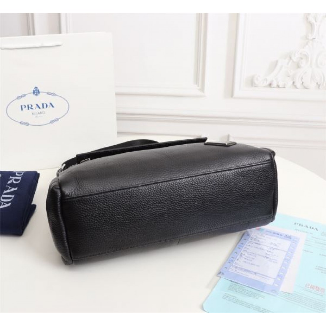 PRADA プラダ コピー ショルダーバッグ シンプルで実用的な人気モデル