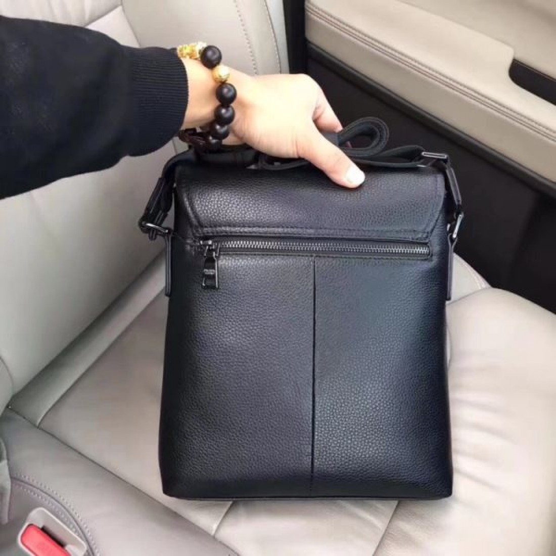 華やかで上品な プラダ コピー ショルダーバッグ PRADA 大人の魅力を演出