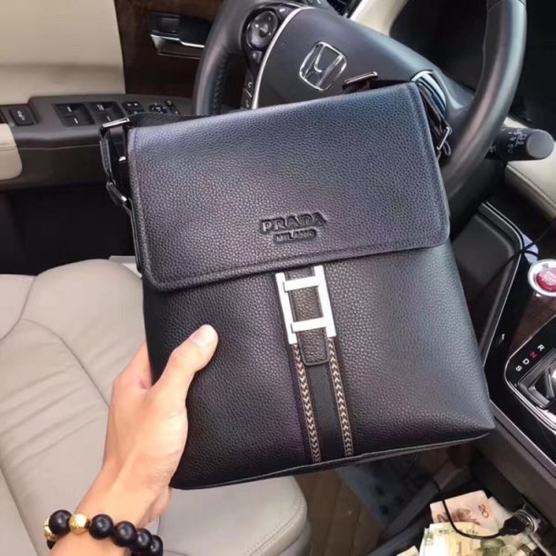 華やかで上品な プラダ コピー ショルダーバッグ PRADA 大人の魅力を演出