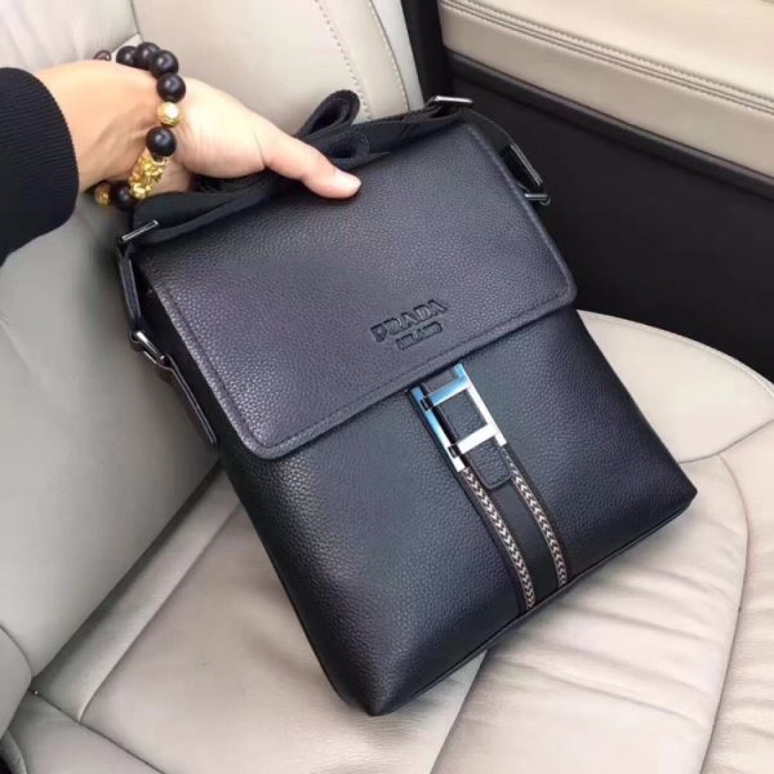 華やかで上品な プラダ コピー ショルダーバッグ PRADA 大人の魅力を演出