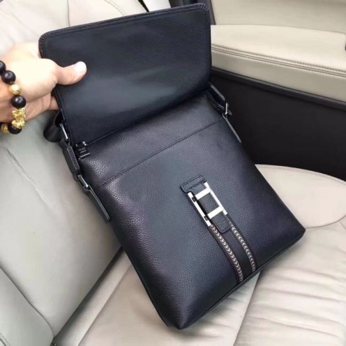 華やかで上品な プラダ コピー ショルダーバッグ PRADA 大人の魅力を演出