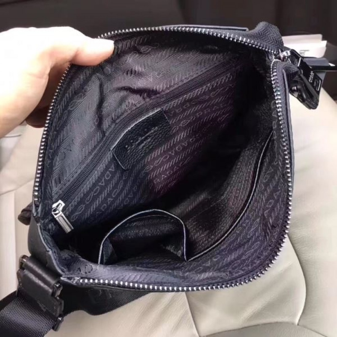 華やかで上品な プラダ コピー ショルダーバッグ PRADA 大人の魅力を演出