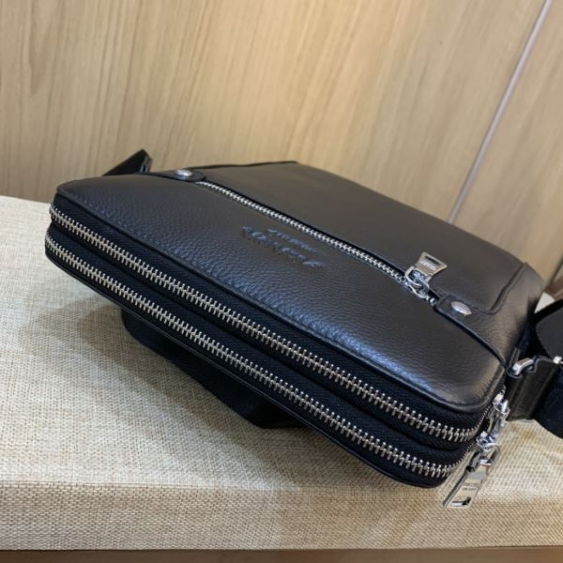 PRADA プラダ コピー ショルダーバッグ スタイリッシュで都会的なデザイン