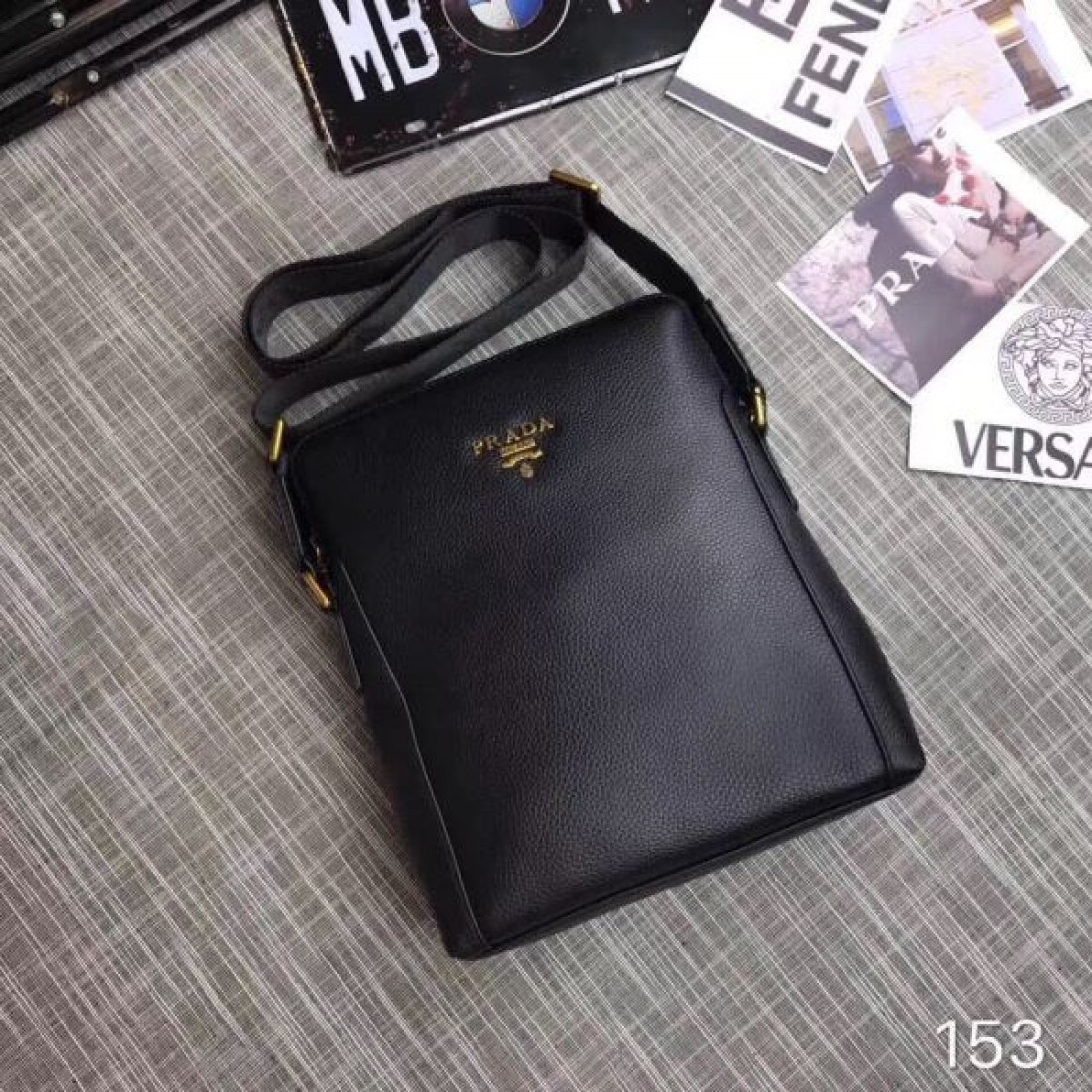 洗練されたスタイル PRADA プラダ コピー ショルダーバッグ で大人のおしゃれを格上げ