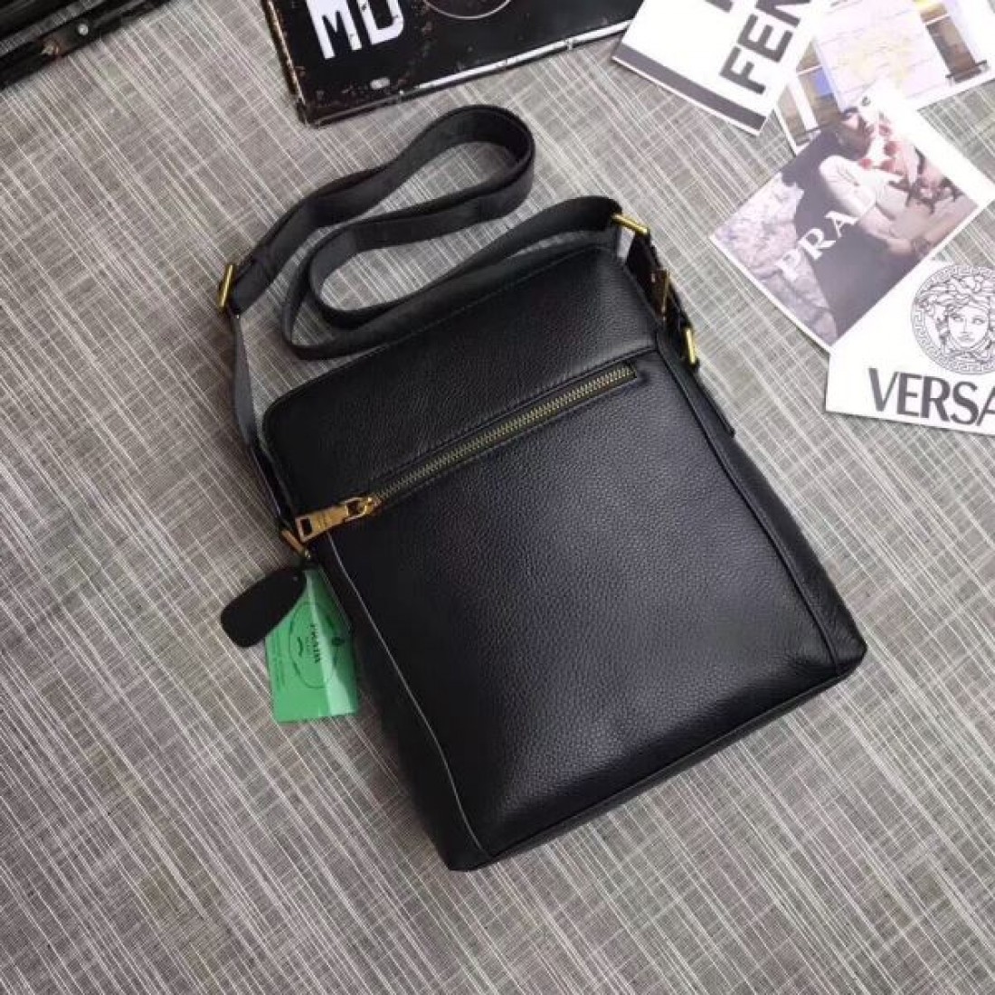 洗練されたスタイル PRADA プラダ コピー ショルダーバッグ で大人のおしゃれを格上げ