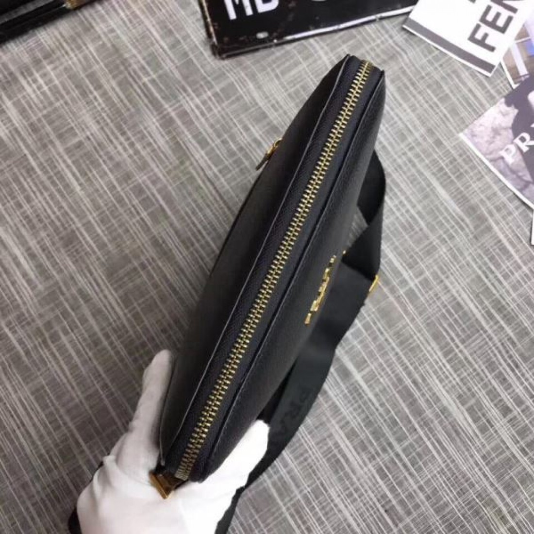 洗練されたスタイル PRADA プラダ コピー ショルダーバッグ で大人のおしゃれを格上げ