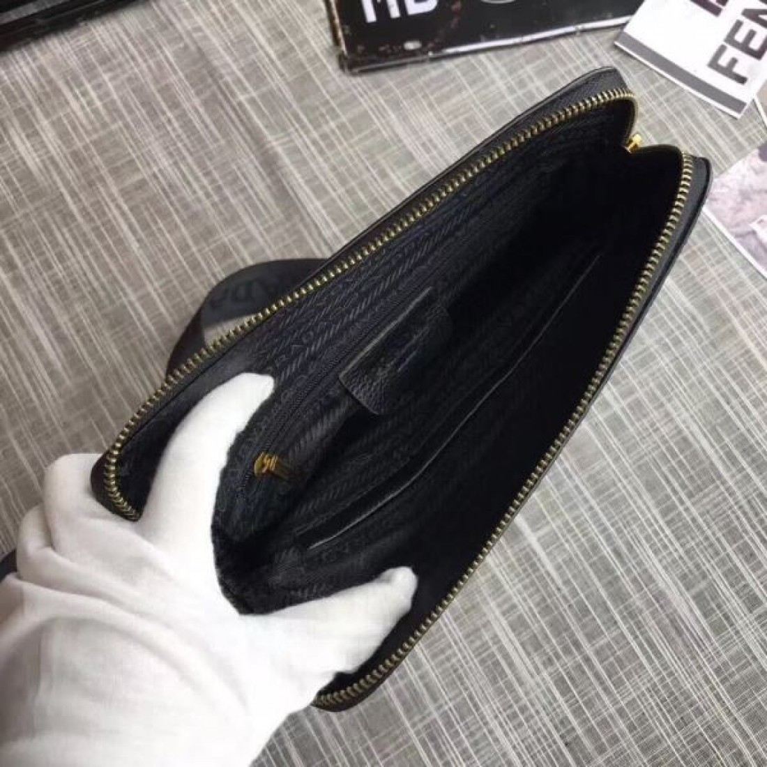 洗練されたスタイル PRADA プラダ コピー ショルダーバッグ で大人のおしゃれを格上げ