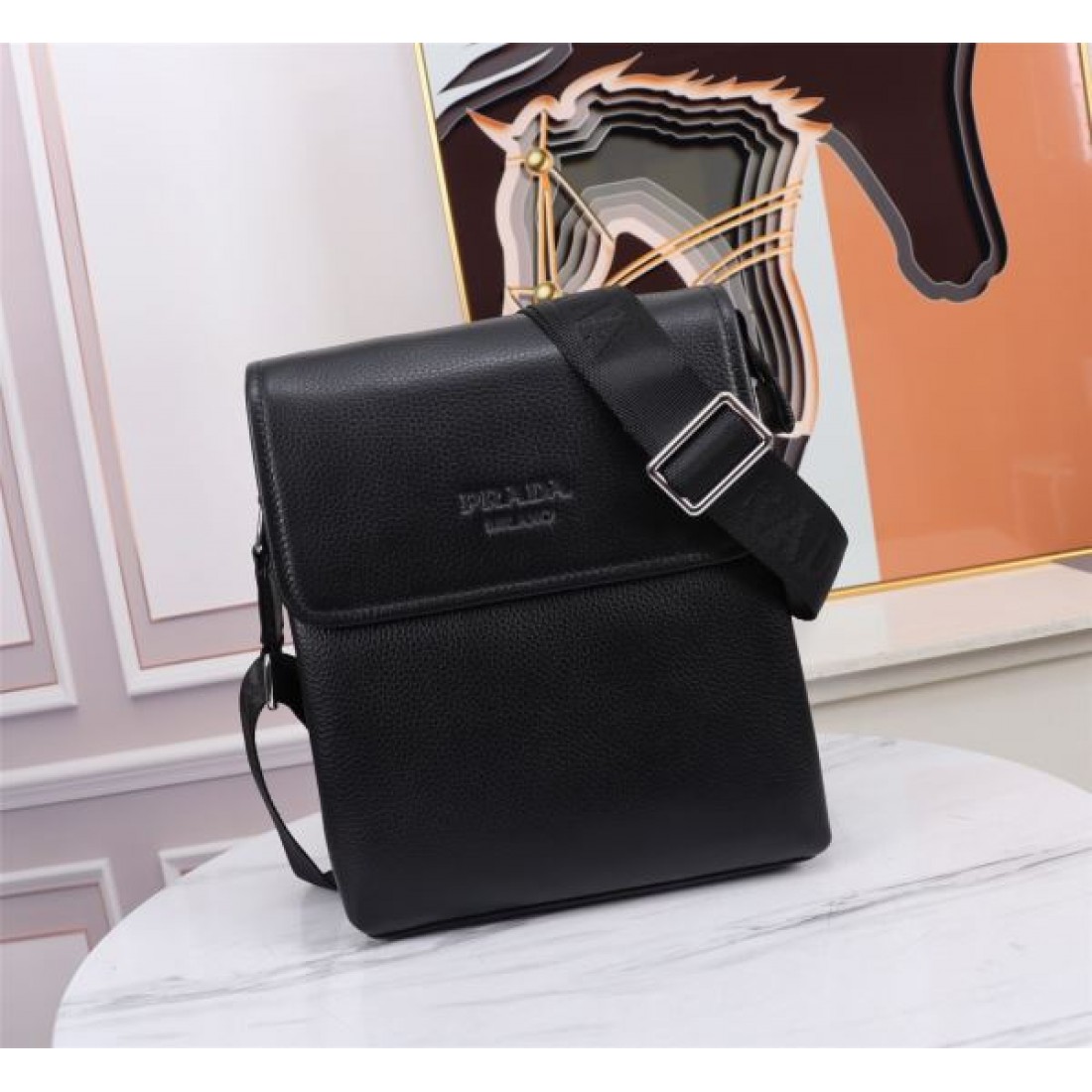 プラダ コピー ショルダーバッグ PRADA モダンで都会的な魅力を演出