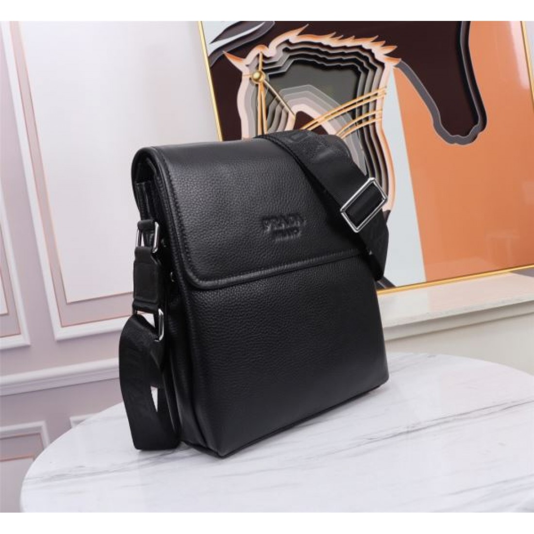 プラダ コピー ショルダーバッグ PRADA モダンで都会的な魅力を演出