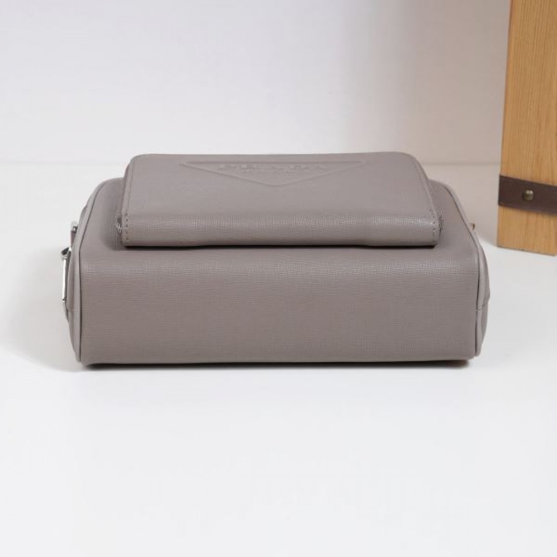 高級感ただよう PRADA プラダ コピー ショルダーバッグ シックで上品なデザイン