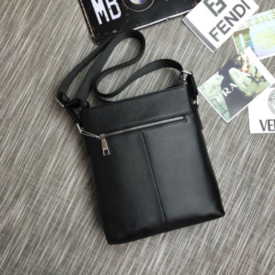 ゴージャスで魅惑的な ヴェルサーチェ コピー ショルダーバッグ VERSACE ラグジュアリー感満載