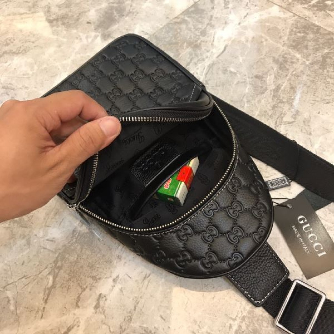 洗練されたスタイル GUCCI グッチ コピー チェストバッグ モダンで都会的