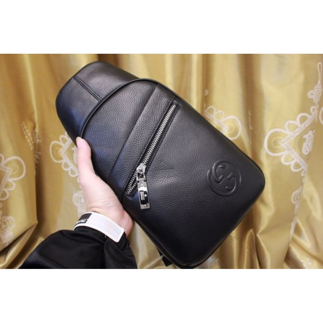 個性を引き立てる GUCCI グッチ コピー チェストバッグ エレガントで上品