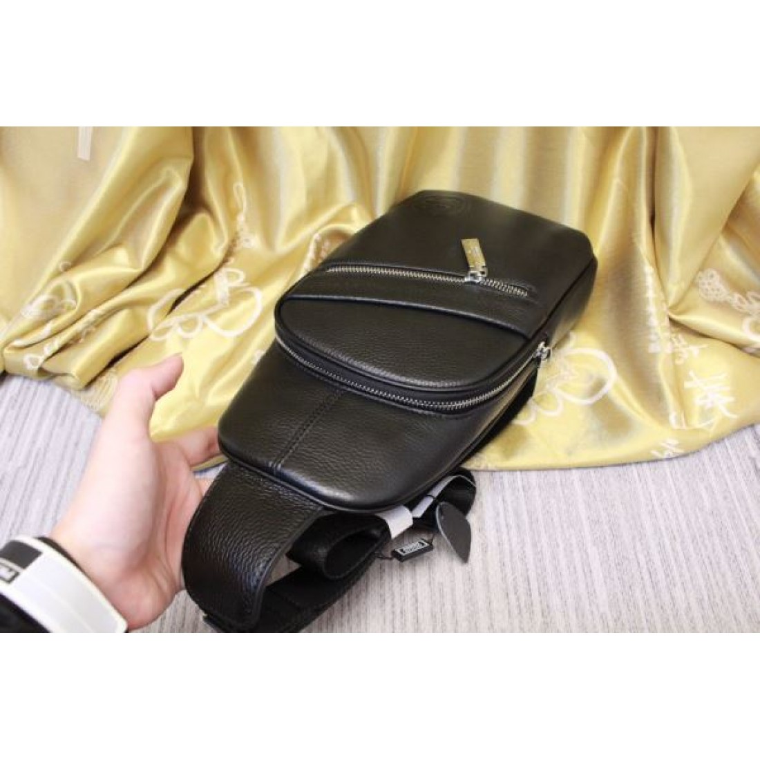 個性を引き立てる GUCCI グッチ コピー チェストバッグ エレガントで上品