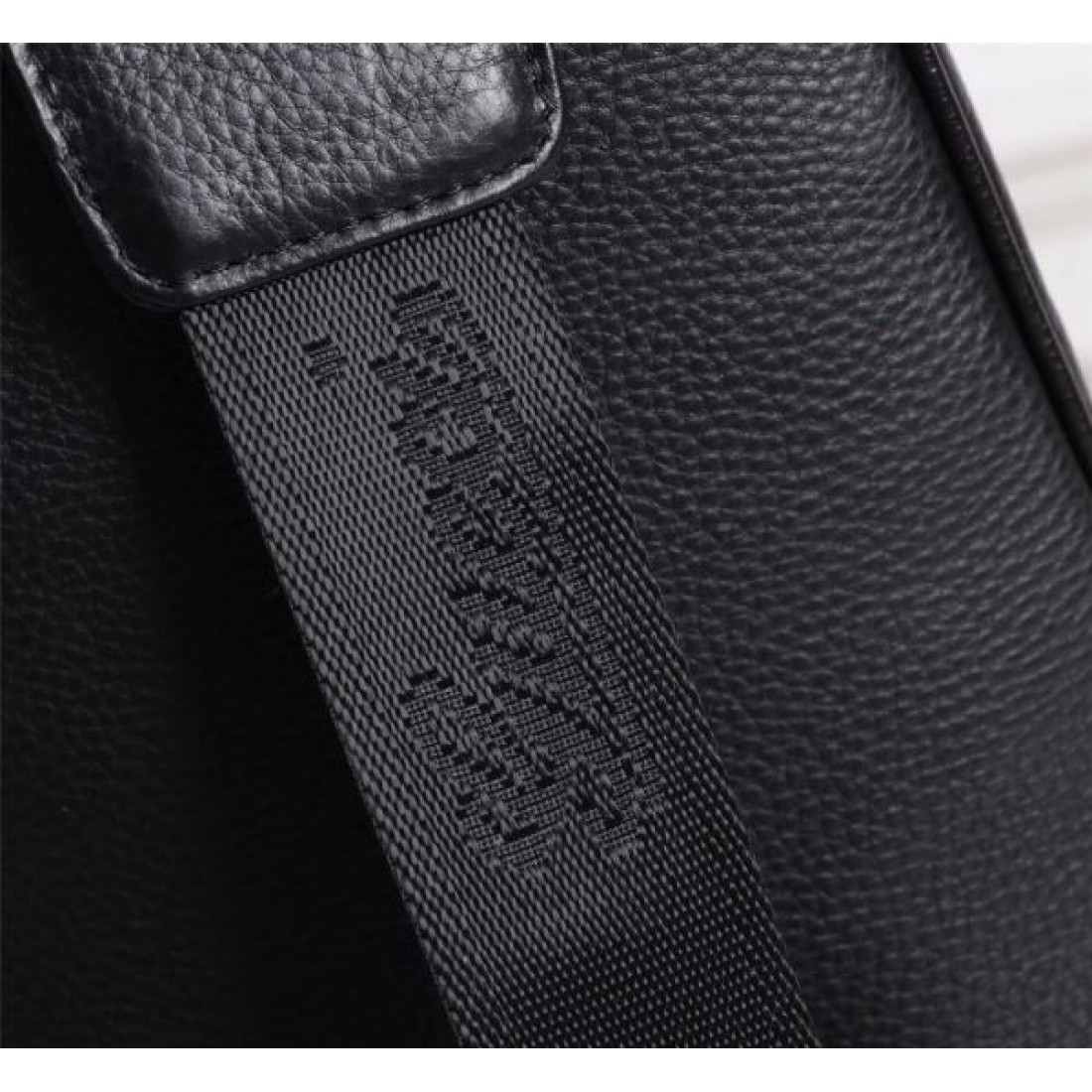  GUCCI グッチ コピー チェストバッグ おしゃれで都会的なデザイン