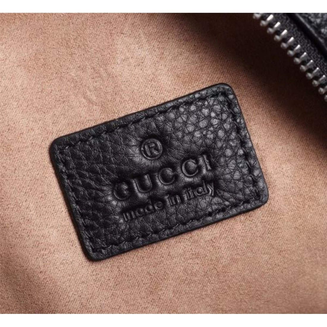 GUCCI グッチ コピー チェストバッグ おしゃれで都会的なデザイン