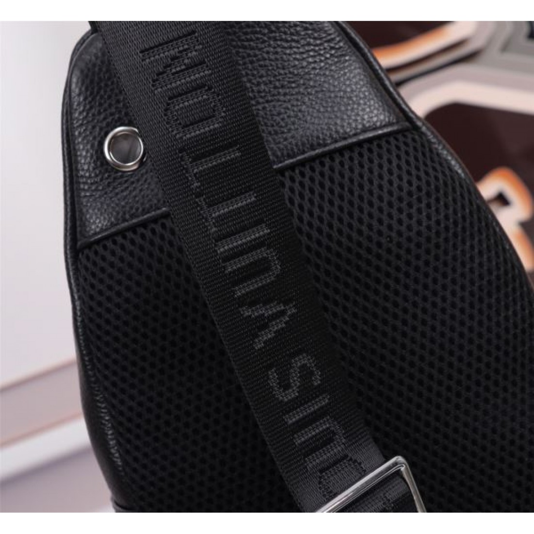  ルイヴィトン コピー チェストバッグ LOUIS VUITTON 上品でエレガントな仕上がり