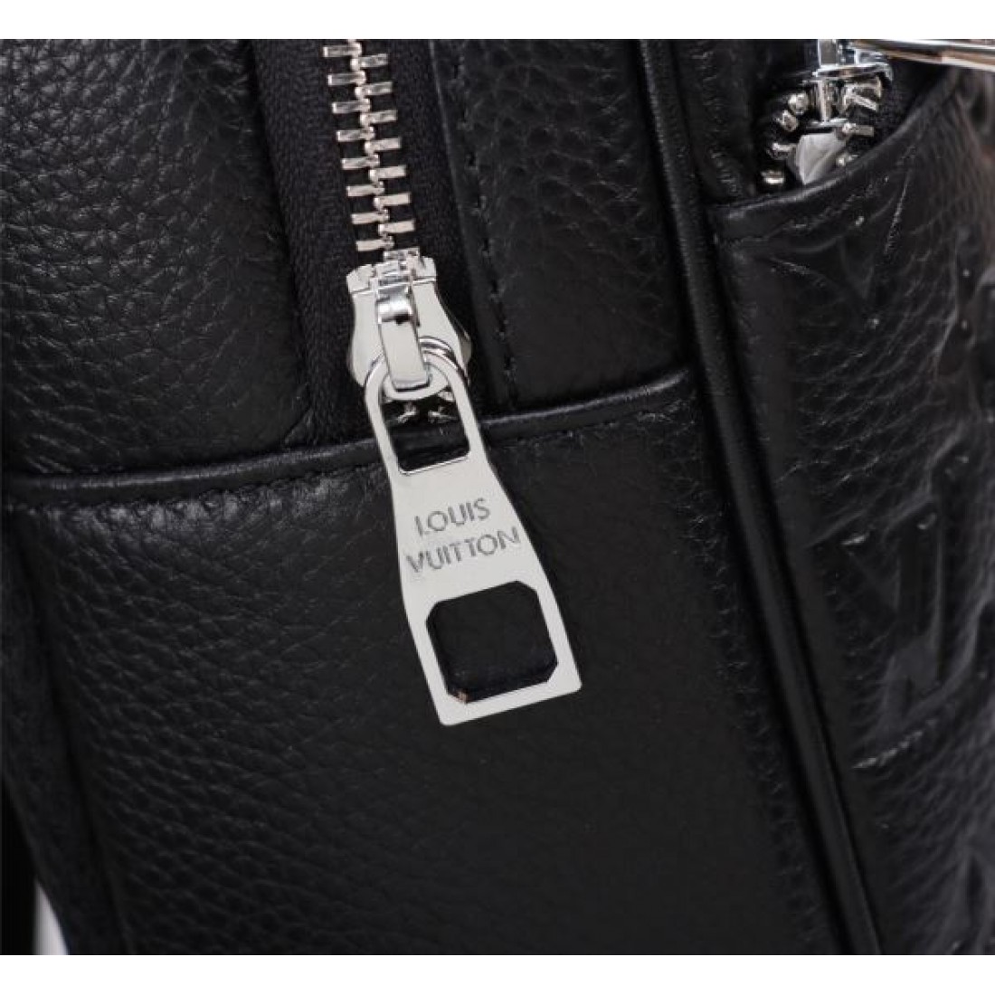  ルイヴィトン コピー チェストバッグ LOUIS VUITTON 上品でエレガントな仕上がり