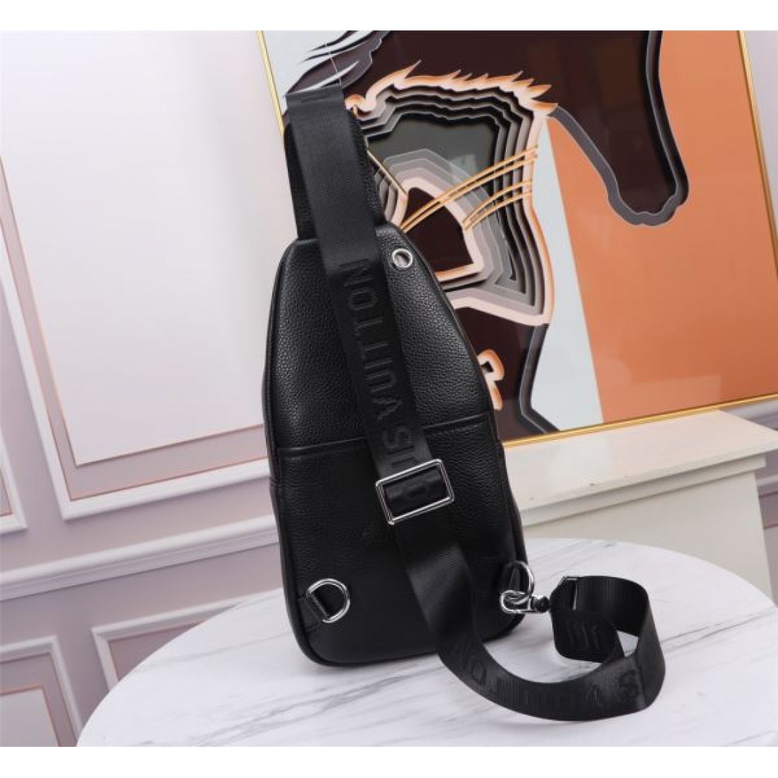  LOUIS VUITTON ルイヴィトン コピー チェストバッグ 個性的で洗練された印象に