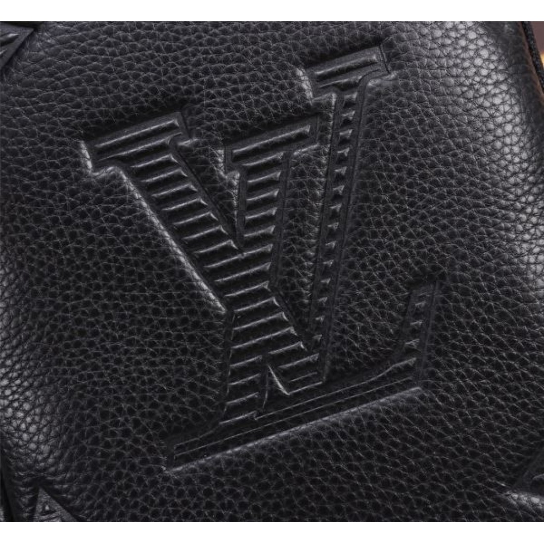  LOUIS VUITTON ルイヴィトン コピー チェストバッグ 個性的で洗練された印象に