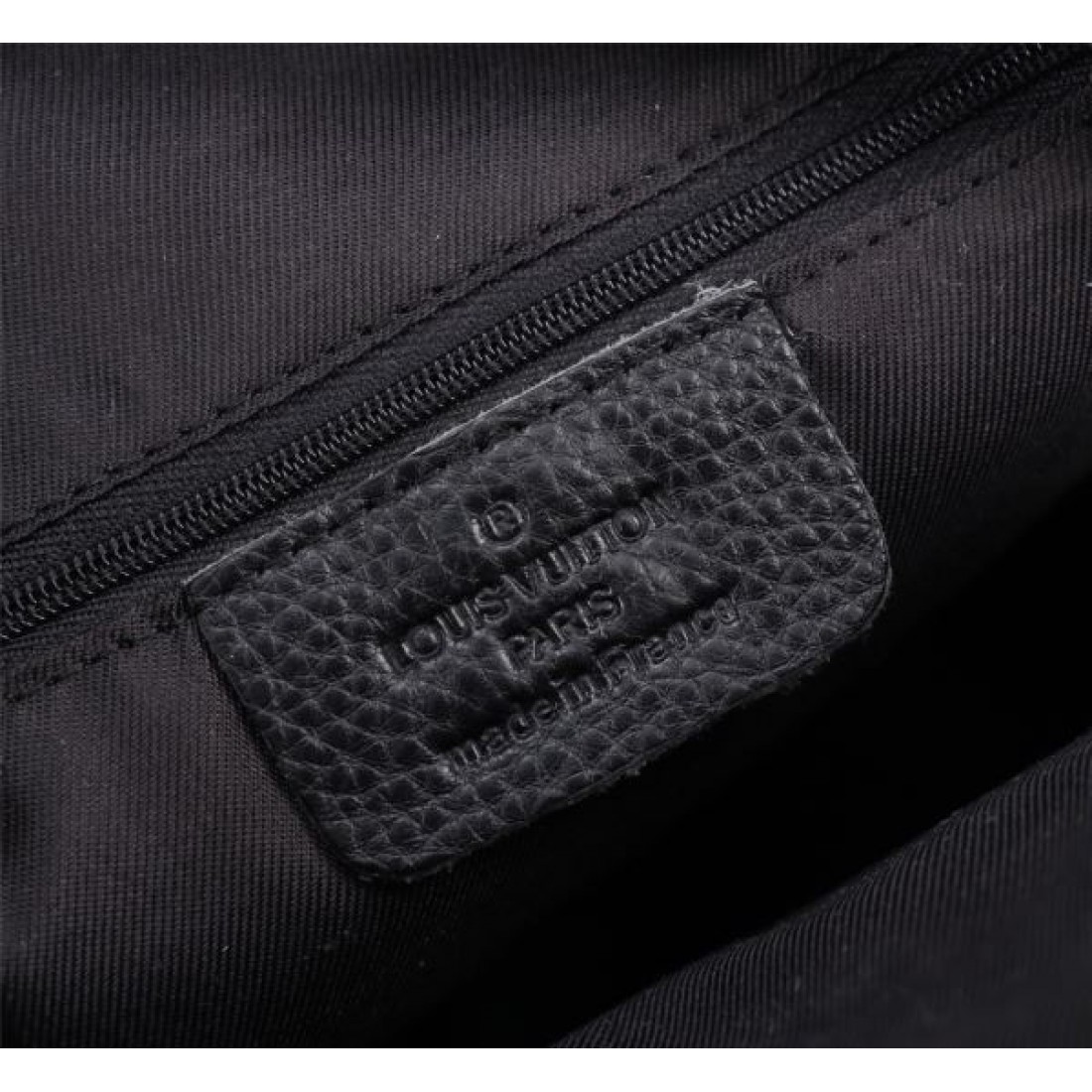  LOUIS VUITTON ルイヴィトン コピー チェストバッグ 個性的で洗練された印象に